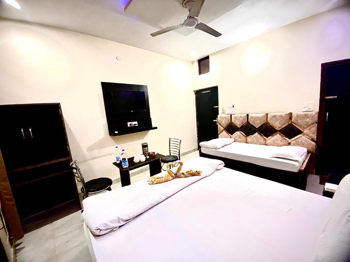 Swaran Hotel Amritsar Exterior photo
